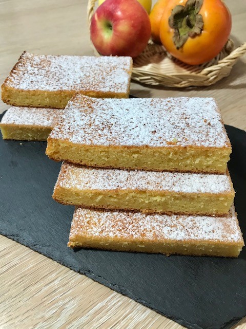 Trancetti di mele con zucchero a velo in superficie