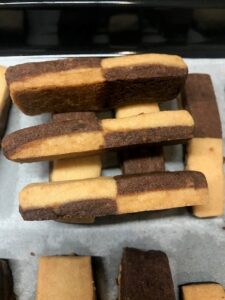 Biscotti a scacchi cotti