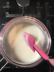 Cuociamo la crema sul fuoco