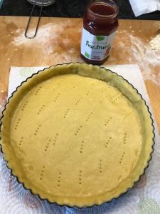 Crostata marmellata di lamponi e crema base di frolla