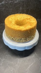 Chiffon cake al pistacchio - AleCakes con crema di pistacchio e granella