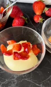 Coppette di crema al mascarpone e fragole